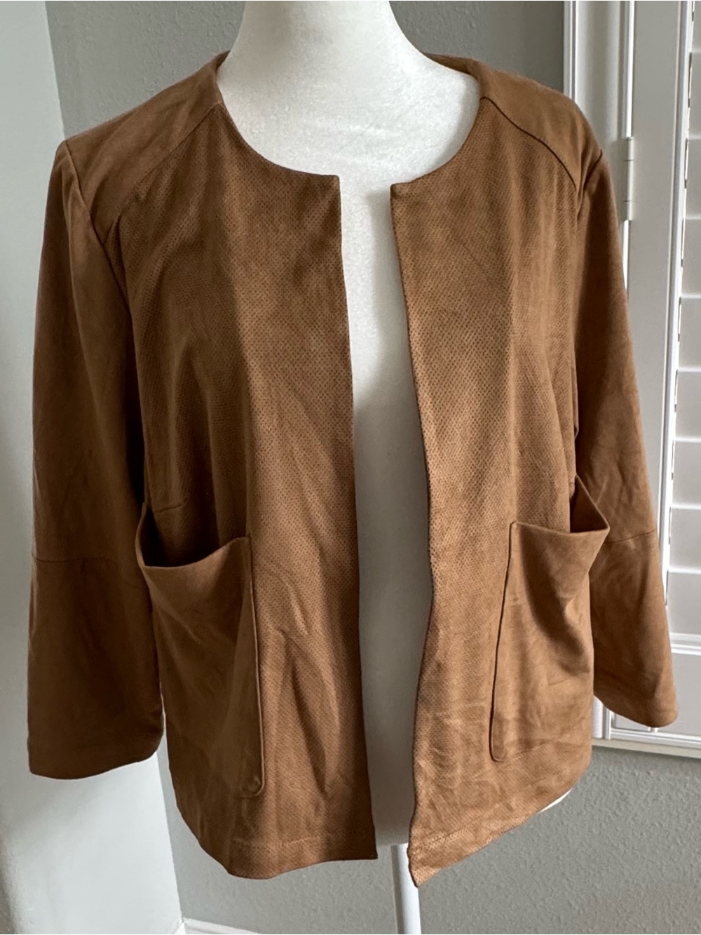 Chico’s women’s tan/camel faux suede swing accent jacket size 1 / US Medium 8/10